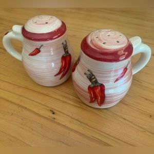 Salt and pepper shakers with pepper design!